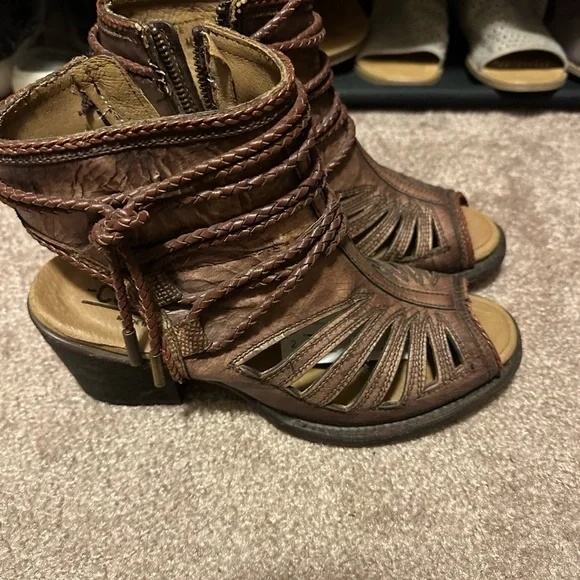 Coral shoes size 7 - Picture 1 of 3